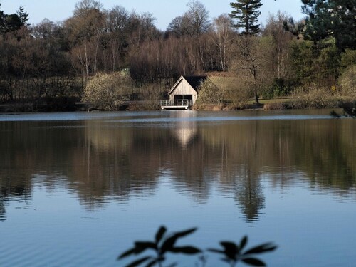 A peaceful waterside retreat in the heart of Sussex