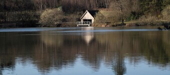 A peaceful waterside retreat in the heart of Sussex