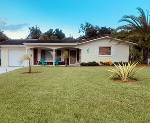 Exterior - Beach House, walk to the beach (Ormond Beach)