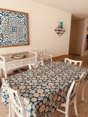 Dining - Beach House, walk to the beach (Ormond Beach)