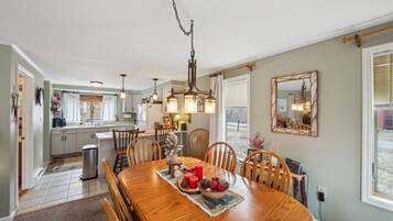 Townhome, 2 Bedrooms | Dining