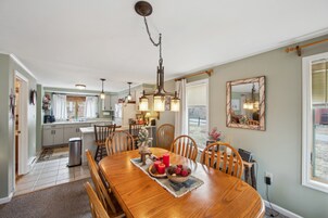 Townhome, 2 Bedrooms | Dining