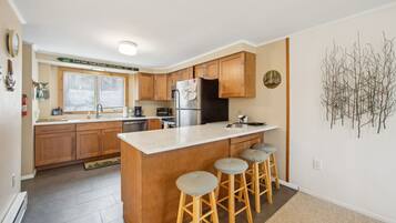 Townhome, 2 Bedrooms | Private kitchen | Fridge, oven, coffee/tea maker, toaster