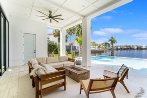 Terrace/patio - Beach House-Luxury Waterfront-Private Pool-Multi level-Golf Cart (Destin)