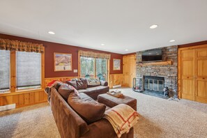 타운홈, 침실 3개 | 거실 공간 | 스마트 TV, 스트리밍 서비스