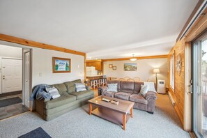 Stadtwohnung, 2 Schlafzimmer | Wohnbereich