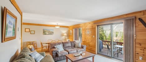 Resortwoning, 2 slaapkamers | Woonruimte | Smart-tv en streamingdiensten