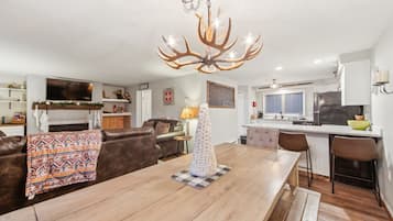 Townhome, 3 Bedrooms | Interior