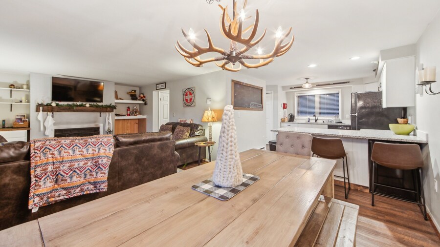 Hedges 7j - Comfortable Mountain Retreat 3 Bedroom Townhouse by The Summit at Gore Mountain