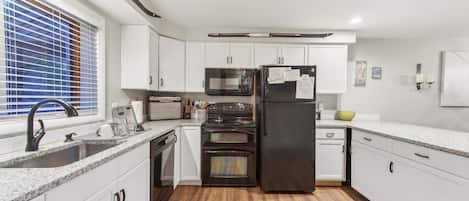 Maison mitoyenne, 3 chambres | Cuisine privée