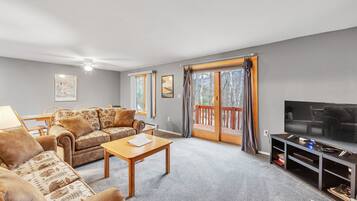 Townhome, 3 Bedrooms | Living area