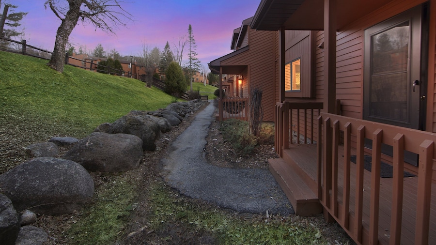 Powder Pass 11j - Cozy End Unit Retreat 3 Bedroom Townhouse by The Summit at Gore Mountain