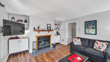 Townhome, 3 Bedrooms | Living area