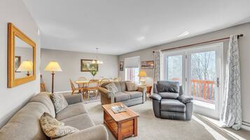 Townhome, 2 Bedrooms | Living area