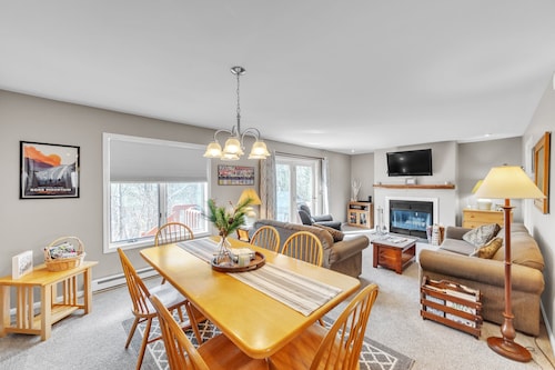 Fox Lair 29l - Cozy End Unit With Mountain Views 2 Bedroom Townhouse by The Summit at Gore Mountain