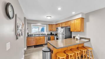 Townhome, 2 Bedrooms | Private kitchen | Fridge, oven, coffee/tea maker, toaster