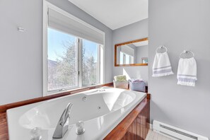 Maison mitoyenne, 2 chambres | Salle de bain | Serviettes fournies