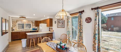 Townhome, 3 Bedrooms | Dining