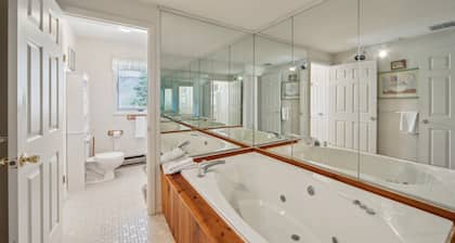 11D - Spacious & Family-Friendly Getaway 3 Bedroom Townhouse by The Summit at Gore Mountain