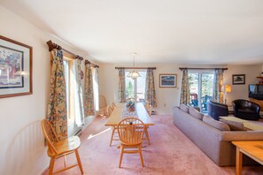 Townhome, 3 Bedrooms | Living area