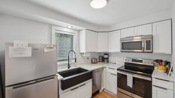 Townhome, 1 Bedroom | Private kitchen | Fridge, oven, coffee/tea maker