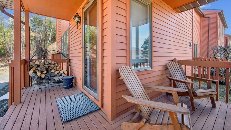 Sleeping Bear Cozy Corner End Unit 1 Bedroom Townhouse by The Summit at Gore Mountain