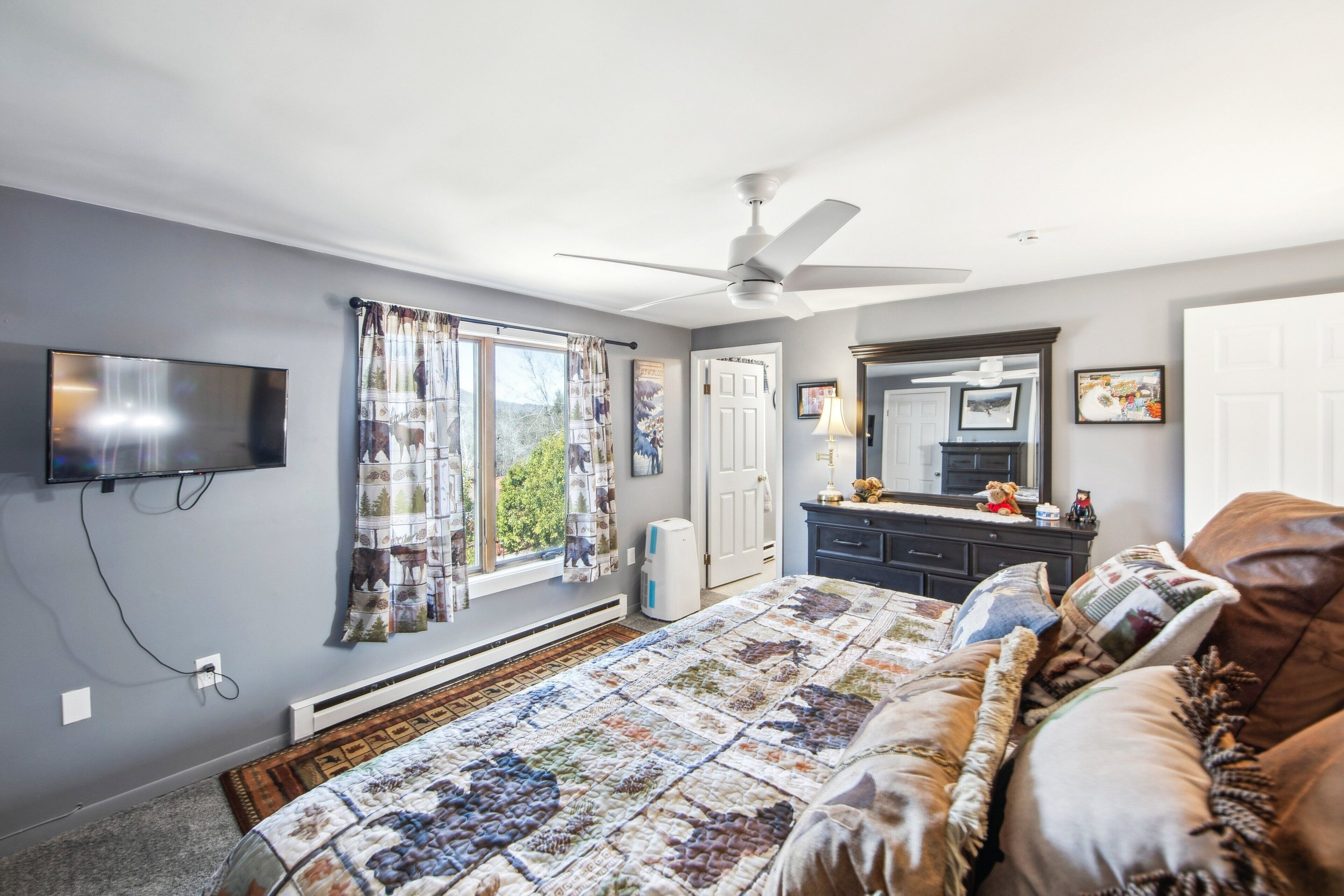 2 bedrooms, desk, laptop workspace, free WiFi