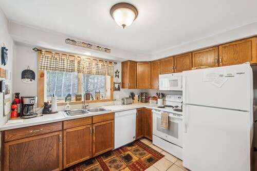 46er 15e - Stylish & Comfortable Mountain Retreat 2 Bedroom Townhouse by The Summit at Gore Mountain