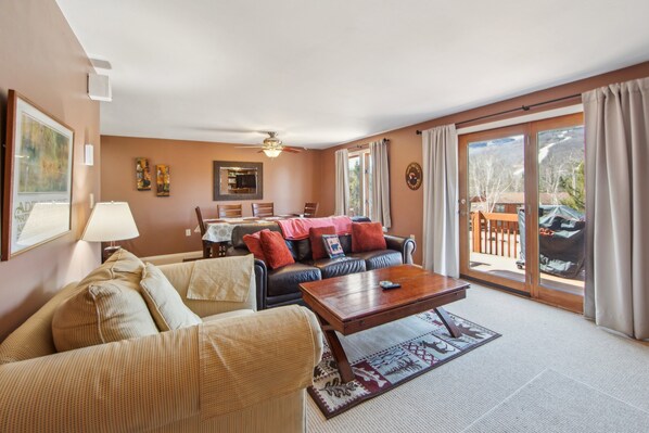 Townhome, 2 Bedrooms | Living area