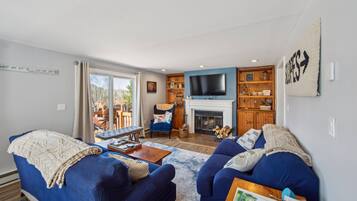 Townhome, 2 Bedrooms | Living area | Smart TV, streaming services
