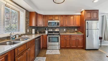 Townhome, 2 Bedrooms | Private kitchen | Coffee/tea maker, fridge, oven, toaster