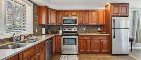 Casa de ciudad, 2 habitaciones | Cocina privada | Refrigerador, horno, cafetera y tetera y tostadora