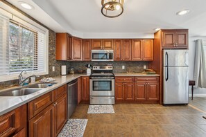 Townhome, 2 Bedrooms | Private kitchen | Fridge, oven, coffee/tea maker, toaster