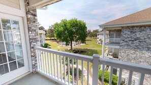 Condo, 2 Bedrooms | Property grounds