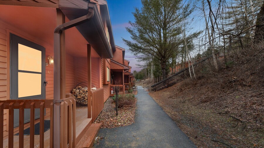 Chatiemac 42F - Quiet & Cozy 3-Bedroom Retreat 3 Townhouse by The Summit at Gore Mountain