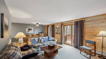 Townhome, 3 Bedrooms | Living area