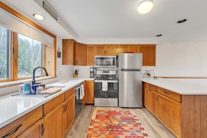 Townhouse, 3 kamar tidur | Dapur pribadi | Lemari es, oven, mesin pembuat kopi/teh, dan pemanggang roti