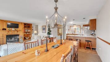 Townhome, 3 Bedrooms | Dining