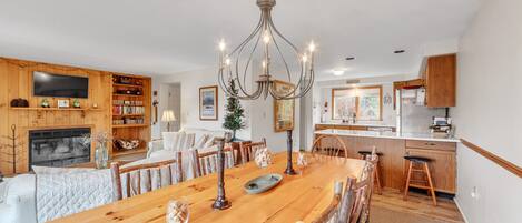 Townhome, 3 Bedrooms | Dining