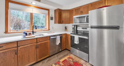 Moxham 58h - Adirondack Retreat Mountain Views 3 Bedroom Townhouse by The Summit at Gore Mountain