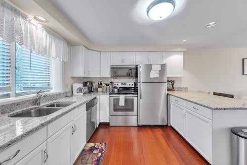 Santanoni 60h - Renovated Townhome With Privacy 2 Bedroom Townhouse by The Summit at Gore Mountain