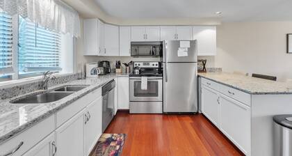 Santanoni 60h - Renovated Townhome With Privacy 2 Bedroom Townhouse by The Summit at Gore Mountain