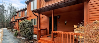 Santanoni 60h - Renovated Townhome With Privacy 2 Bedroom Townhouse by The Summit at Gore Mountain