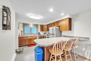 Townhome, 3 Bedrooms | Private kitchen | Fridge, oven, coffee/tea maker, toaster