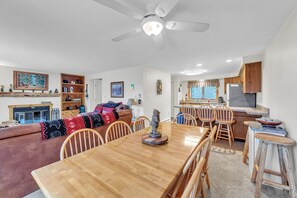 Dining - Pine Knot 62h - Retreat With Private Play Area 3 Bedroom Townhouse by The Summit at Gore Mountain (North Creek)