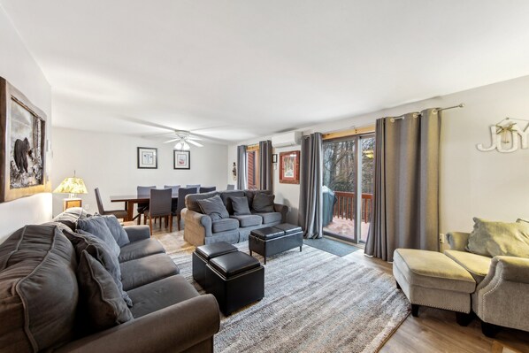 Maison mitoyenne, 3 chambres | Coin séjour