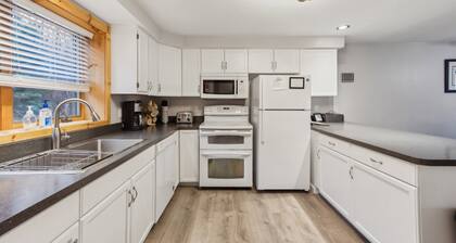 Tannery 64h - Family Retreat With Modern Comforts 3 Bedroom Townhouse by The Summit at Gore Mountain