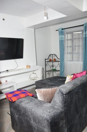 Smart TV, books, stereo - Welcoming bungalow with WiFi in Ongata Rongai (Ongata Rongai)