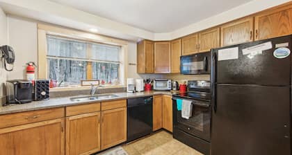 Twister 68i - Mountain Retreat With Stunning Views 4 Bedroom Townhouse by The Summit at Gore Mountain