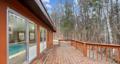 Peaceful Valley 72i - A Cozy Mountain Retreat 2 Bedroom Townhouse by The Summit at Gore Mountain